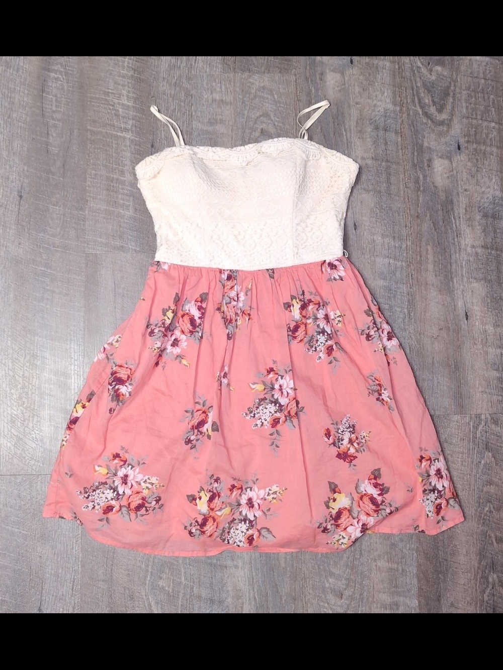 Womens size 7- super cute dress- in great condition